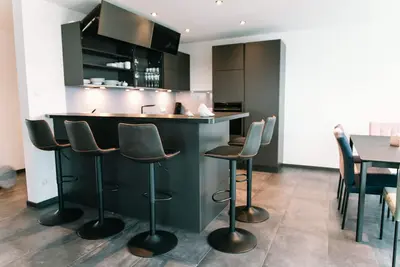 Image de Penthouse apartment, panoramic view of the Alps, large roof terrace, high-quality furnishings