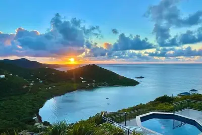 Windsong-Stunning Views, Pool, Generator!