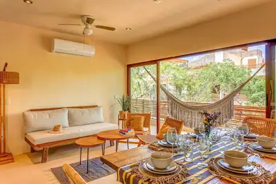 Image de Lovely Nature Penthouse: Private Rooftop w / Pool