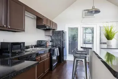 Image de Big Groups welcome-6 Bed 6 Bath-Heart of city