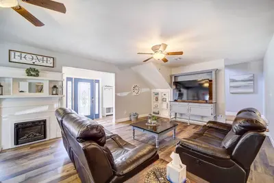 Image de Game Room + Large Backyard: Afton Home!