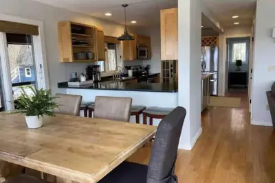 Image de Top of the Hill Retreat w/ Lake Access