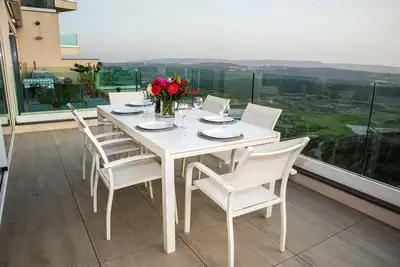 Image de A52. mt - Apartment with Sea & Country Views