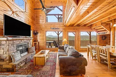 Image de National Park Mountain Views-King Bed- Hot Tub-Jacuzzi-Pool access in Summer
