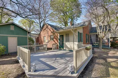 Image de Quaint Goldsboro Home w/ Screened-In Porch!