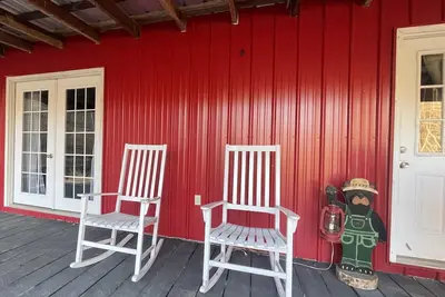 Image de Secluded cabin located on 500 acres in the beautiful hills of Kentucky.