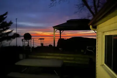 Image de Lovely & cozy cottage beach house with private access beach with hot tub