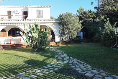 Image de Green House. Cozy villa less than 200 meters from Cann'e Sisa beach