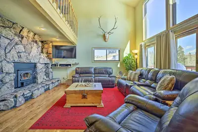 Image de Private Deck & Hot Tub: Silverthorne Home!