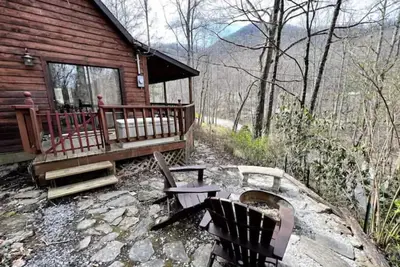 Image de Romantic Creekside Cabin w/hot tub Near Smoky Mountains National Park