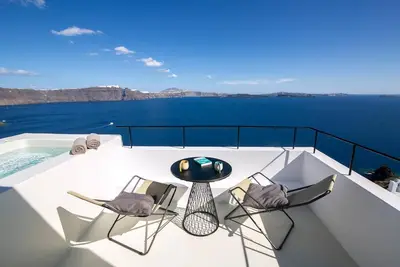 Image de Delightful Oia Suite | Deluxe Room with Outdoor Hot Tub | Panoramic Sea Views
