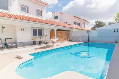Lovely Aroeira Villa | 3 Bedrooms | Villa Martha | Pleasant Pool Area | Great for Families