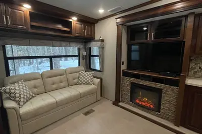 Image de Charming Camper: Fireplace - Tv - North Seward