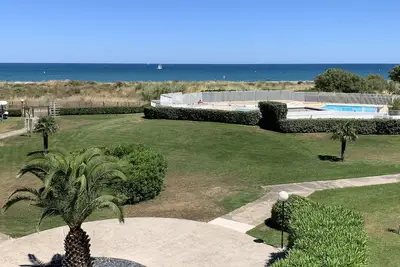 Image de Magnifique Vue Mer - 2 pièces entièrement rénové - piscine et parking