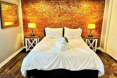 Image de Walk: Acrisure, Pnc Park, Warhol, Aviary, & Steps Away from Agh + Free Park