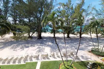 Image de Magnificent Ocean Views from this 3rd Floor Penthouse- 4 Br/4 Baths - Tic