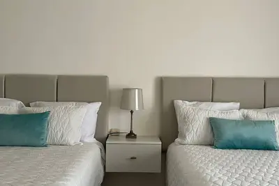 Image de Surprising, delicate, space for 3 with balcony sea view