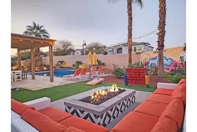 Image de Game Room w/ Golf Simulator, Ping Pong, Pool & Spa