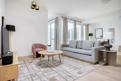 Image de Modern Bachletten 2 Room w/ Storage, nr local market, by Blueground