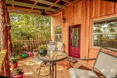 Image de Relax & Rejuvenate at Romantic Enchanted Cottage