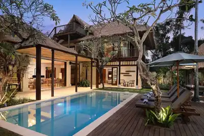 Image de A Tropical 3 Br Villa Situated in the Serene area