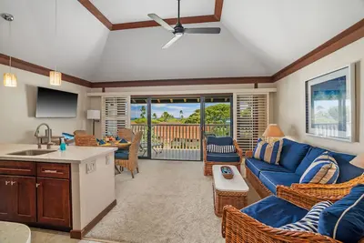 Image de Updated ocean view retreat near Poipu Beach; A/C, pool, gym and restaurants.