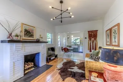 Image de Cute remodeled bungalow very close to University and downtown
