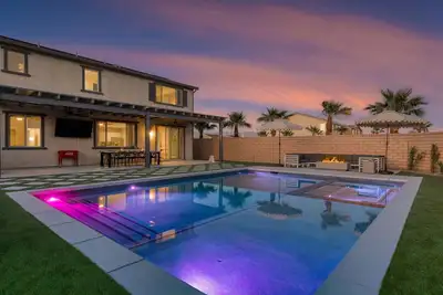 Image de Desert Eden by AvantStay | 6br w/ Ensuite | Backyard Oasis w/ Pool & Hot Tub!