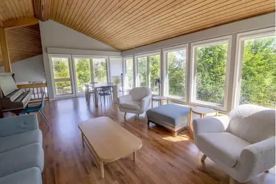 Image de Modern 5 Bedroom Farmhouse on 55 acres of Land!