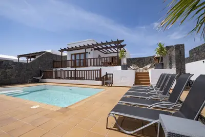 Image de Villa \"Bethany\" avec piscine privée chauffée, 2 terrasses privées et Wi-Fi