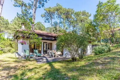 Image de Maison de vacances \"Bungalow sous les pins près du lac de Cazaux\" avec terrasse privée