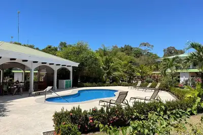 Image de Two-bedroom condo with privacy. 5 minutes to Quepos