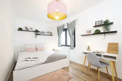 Image de Maison - 7 ch - 3 sdb - proche metro 7