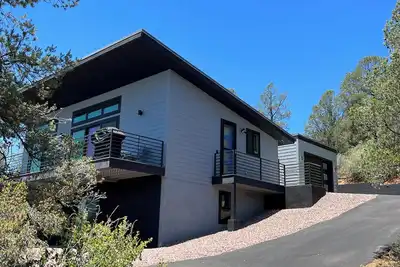 Image de Peace and Tranquility with Mountain Views