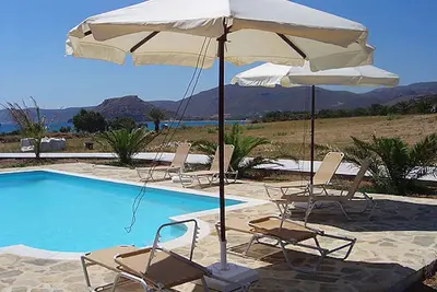 Image de Beautiful vacation apartment with pool right on the beach