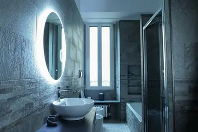 Image de Merveilleux appartement dans le centre historique de Milan - King Size Bed