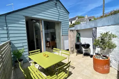 Image de Contemporary cottage in coastal village