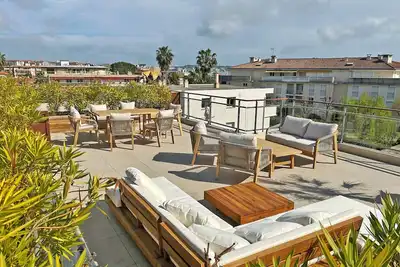 Image de 27. 2-bedroom apt with balcony, private roof terrace, parking and pool