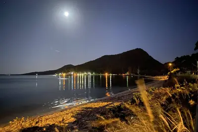 Image de Swimmers Rest-Classic retro beach house at Shoal Bay, Nsw