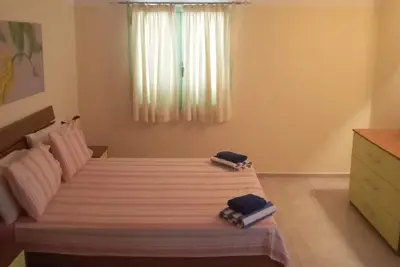 Image de Large 3 bedroom, top floor apartment with swimming pool and wifi