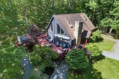 Image de Lake Access Lodge w/ Fireplace & Hot Tub
