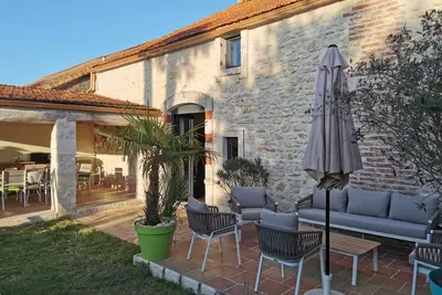 Image de Villa Lucie - 15mn des plages | Piscine chauffée | Cuisine d'été