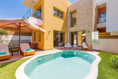 Image de Villa Daphne Gouvia by Villa Plus