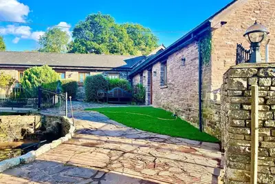 Image de Rural stone barn with Log Burner, tranquil setting