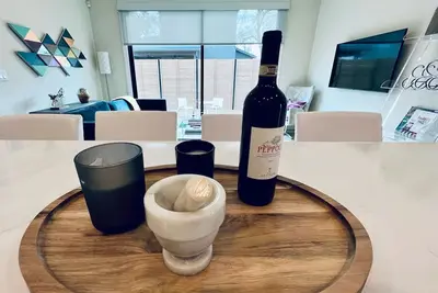 Image de Brand new home in ideal location to explore Austin