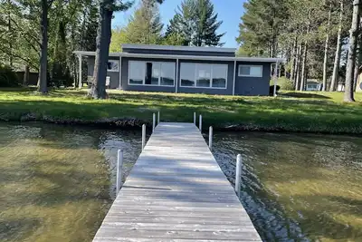 Image de Perfect location on East Twin Lake, walking distance to town! Unit #1