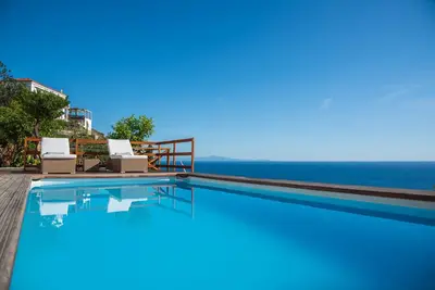 Image de Luxury Villa Vittoria- Villa avec jardin, piscine et jacuzzi avec vue sur la mer