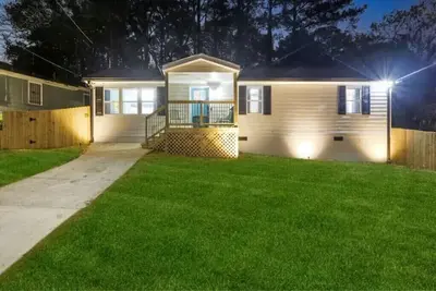 Image de The Blue Door - West midtown - Stylish and fun!