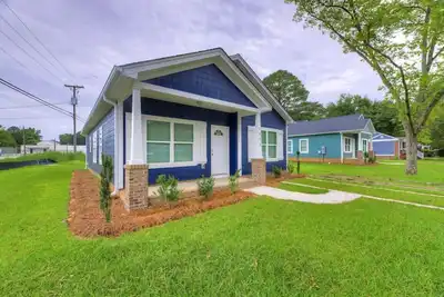 Image de Cayce Sister Houses | Sleeps 14 | Mins to Cae