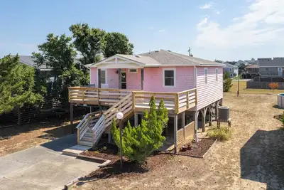 Image de Upgrades complete for 2026! \nCozy Outer Banks Cottage Just Steps From The Beach